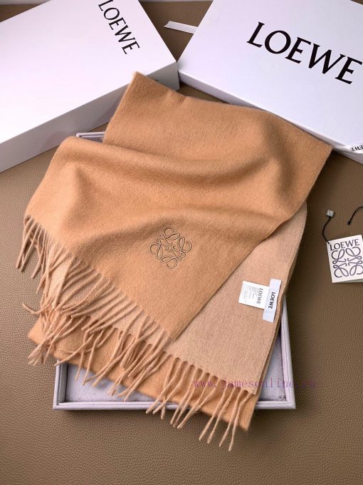 Luoyiwei double-sided scarf in 4 colors feels like I won't love it anymore The one held by Q75vpwio7 - Image 4