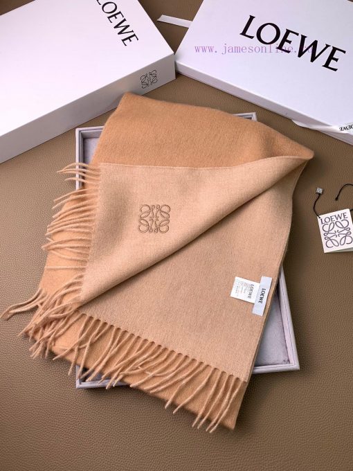 Luoyiwei double-sided scarf in 4 colors feels like I won't love it anymore The one held by Q75vpwio7 - Image 5