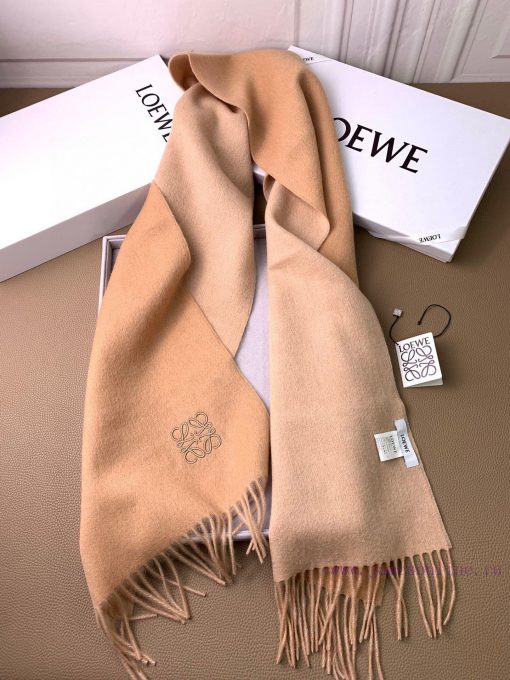 Luoyiwei double-sided scarf in 4 colors feels like I won't love it anymore The one held by Q75vpwio7 - Image 6