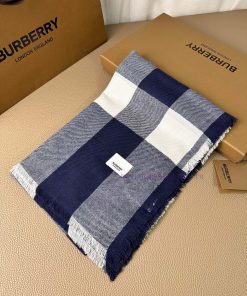 Burberry~The fabric has clear patterns and is made of excellent Nepalese cashmere material. 84u3q23p