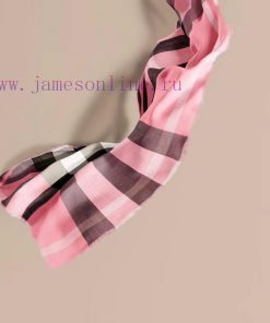 Burberry~The fabric has clear patterns and is made of excellent Nepalese cashmere material. 039xci7x