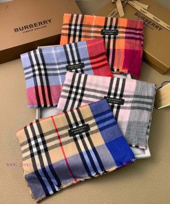 B's cashmere printed long scarf is pure Kashmir cashmere supplied to customers The feel is s6a5x2bkg