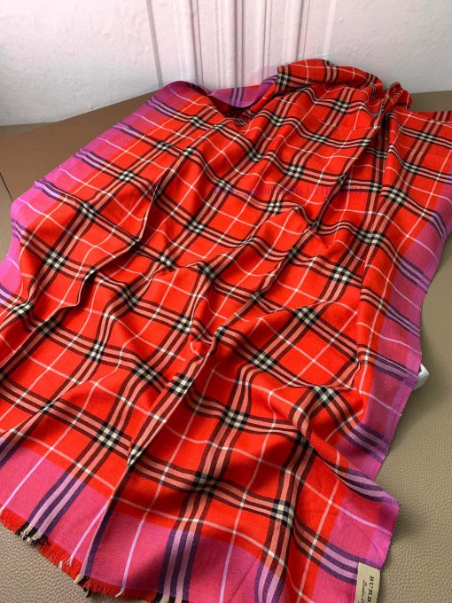 The exquisite edge pressing technology of the original single product of B Home Burberry is beq02btc - Image 3