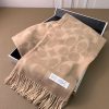 The classic C logo two-color shawl of Coach by Coach is also so beautiful, not only in termsjjvrersz