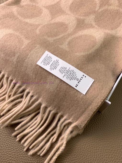 The classic C logo two-color shawl of Coach by Coach is also so beautiful, not only in termsjjvrersz - Image 3