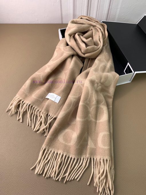 The classic C logo two-color shawl of Coach by Coach is also so beautiful, not only in termsjjvrersz - Image 6