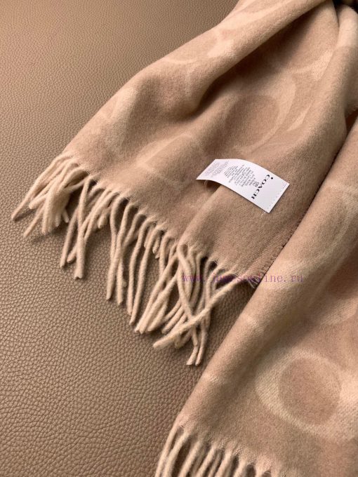 The classic C logo two-color shawl of Coach by Coach is also so beautiful, not only in termsjjvrersz - Image 7