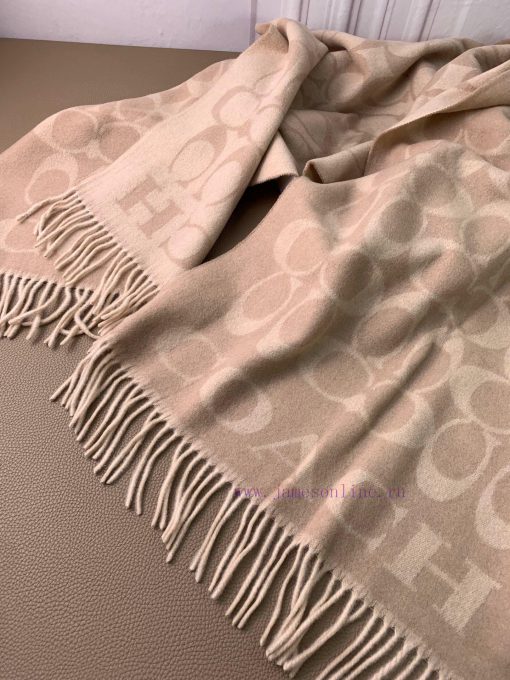 The classic C logo two-color shawl of Coach by Coach is also so beautiful, not only in termsjjvrersz - Image 8