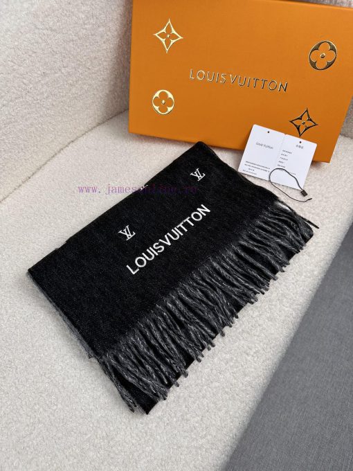 L's men's wool scarf is highly praised and kept for personal use. It is a rare high-end men'pj2tab4e