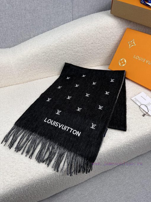 L's men's wool scarf is highly praised and kept for personal use. It is a rare high-end men'pj2tab4e - Image 3