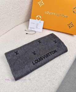 L's men's wool scarf is highly praised and kept for personal use. It is a rare high-end men'r7lutejq