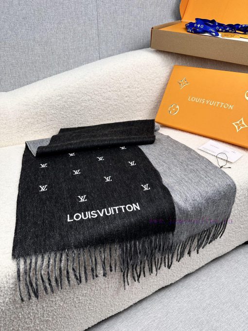 L's men's wool scarf is highly praised and kept for personal use. It is a rare high-end men'pj2tab4e - Image 6