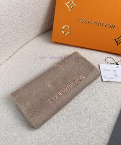 L's men's wool scarf is highly praised and kept for personal use. It is a rare high-end men'gw6ney8f