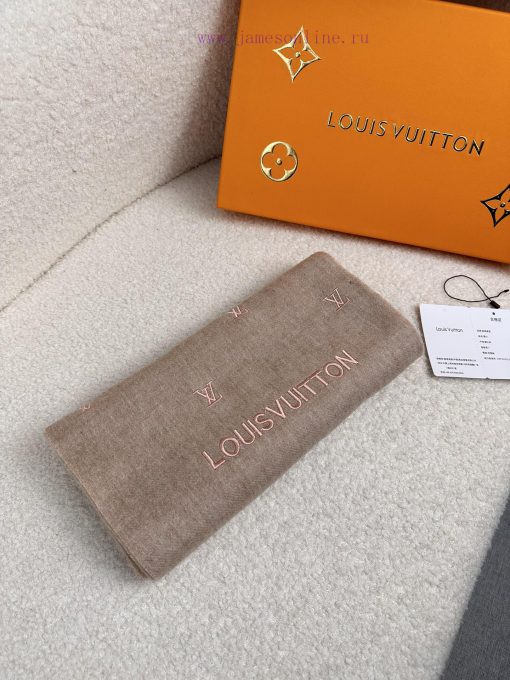 L's men's wool scarf is highly praised and kept for personal use. It is a rare high-end men'gw6ney8f - Image 2