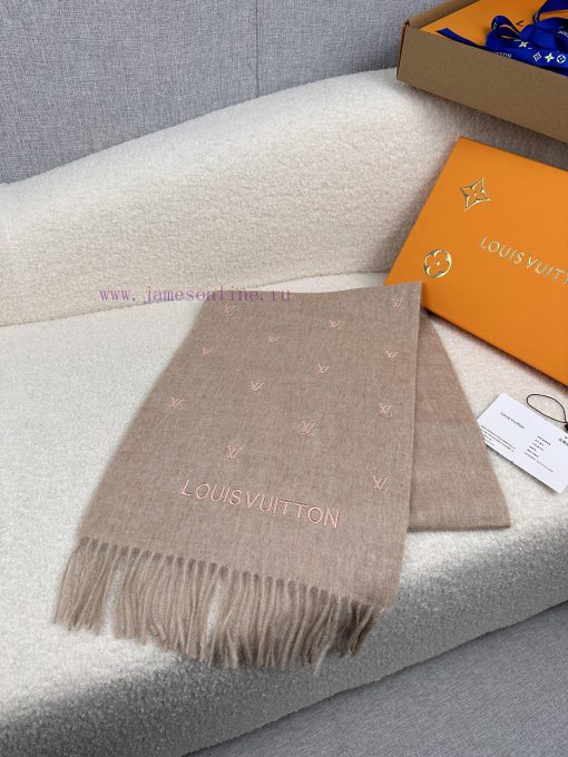 L's men's wool scarf is highly praised and kept for personal use. It is a rare high-end men'gw6ney8f - Image 3