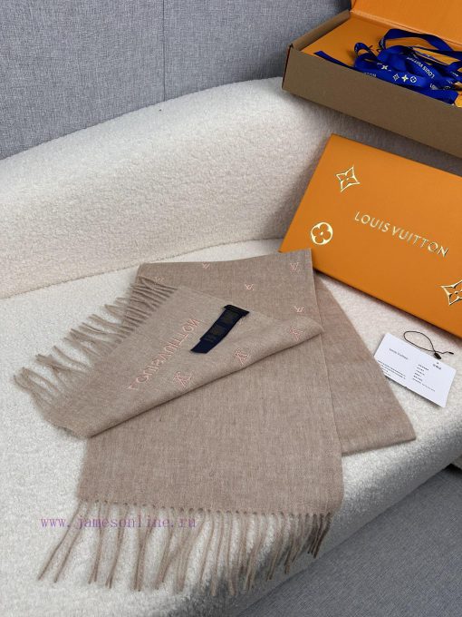 L's men's wool scarf is highly praised and kept for personal use. It is a rare high-end men'gw6ney8f - Image 4