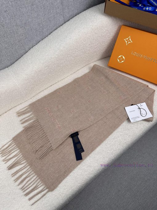 L's men's wool scarf is highly praised and kept for personal use. It is a rare high-end men'gw6ney8f - Image 6