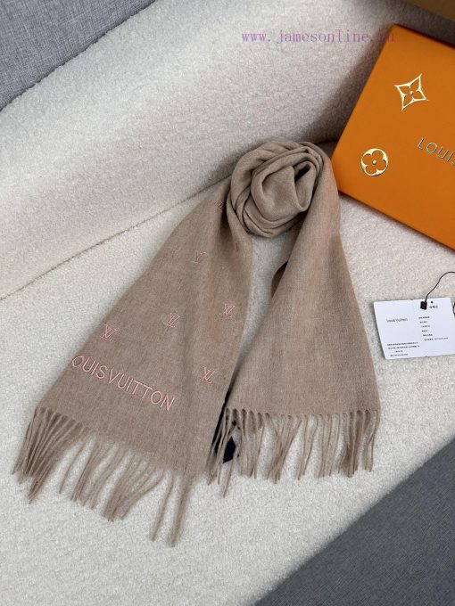L's men's wool scarf is highly praised and kept for personal use. It is a rare high-end men'gw6ney8f - Image 9