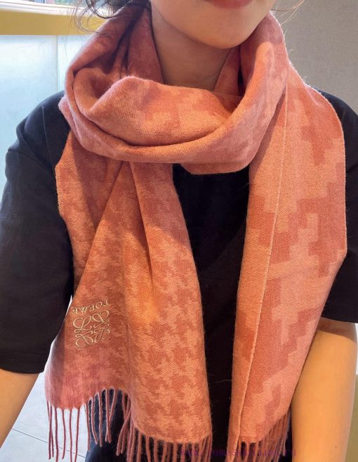 Loewe's limited edition couple's scarf this year is a must-have for free purchasing and limiznwbhnrz