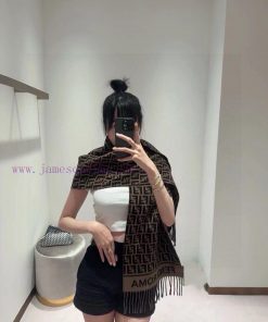 Fendi's most popular scarf this year is being snapped up all over the world. It is a limited2o52nf5q