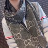 Gucci's new scarf, unisex ️ This contrasting color is really classic, with a texture that donljholds