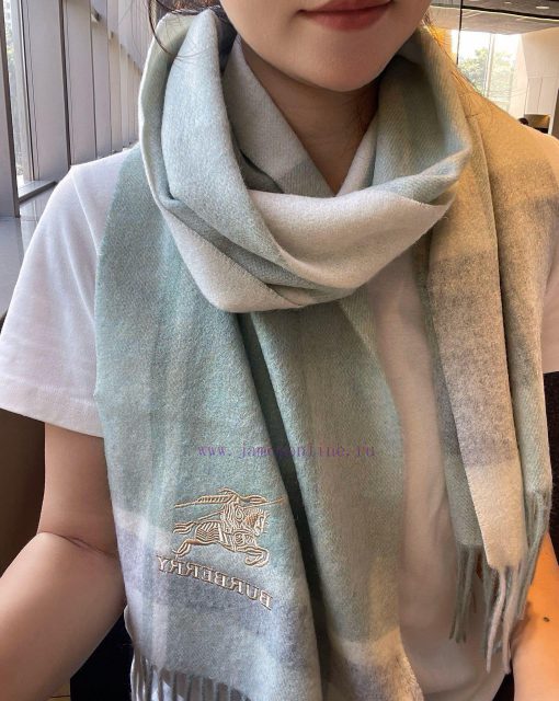 To be honest, the design of Burberry's export order is very simple, but the classic embroide5x5q5oad