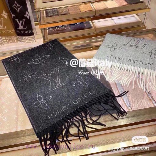 Louis Vuitton's new double-sided scarf, Mahina Flight Mode scarf, is woven with jacquard tece3kuoktb - Image 3