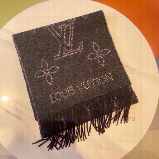 Louis Vuitton's new double-sided scarf, Mahina Flight Mode scarf, is woven with jacquard tece3kuoktb - Image 5