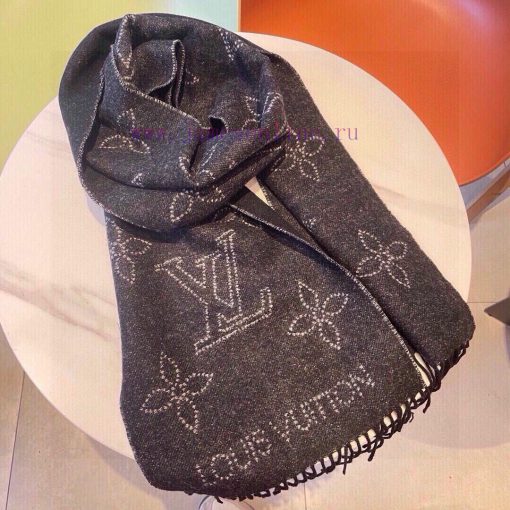 Louis Vuitton's new double-sided scarf, Mahina Flight Mode scarf, is woven with jacquard tece3kuoktb - Image 6
