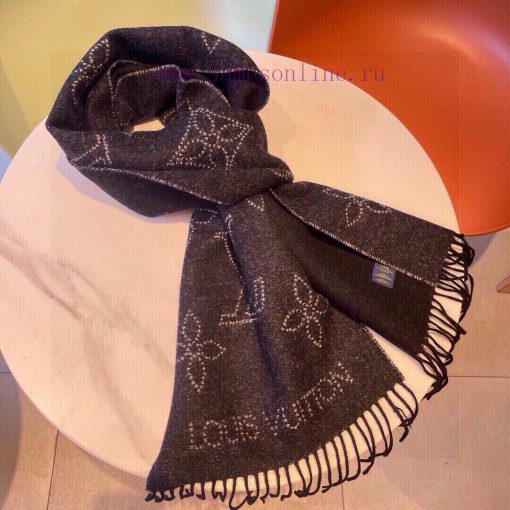 Louis Vuitton's new double-sided scarf, Mahina Flight Mode scarf, is woven with jacquard tece3kuoktb - Image 8