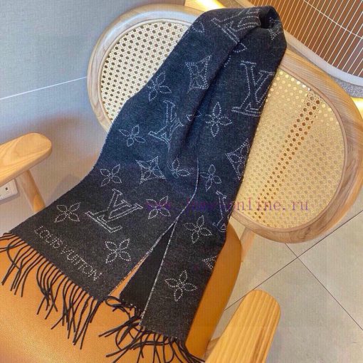 Louis Vuitton's new double-sided scarf, Mahina Flight Mode scarf, is woven with jacquard tece3kuoktb - Image 9