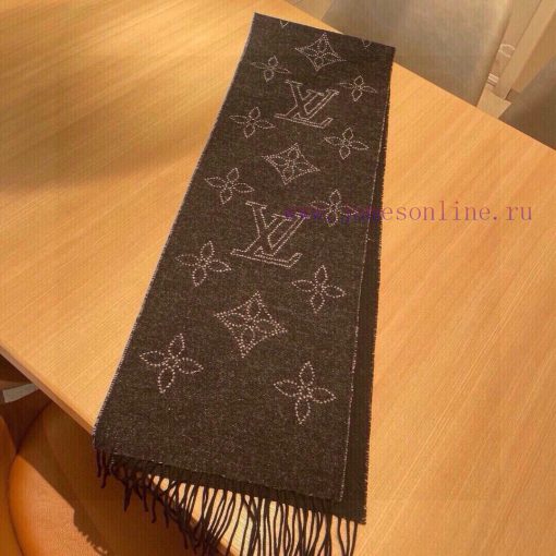 Louis Vuitton's new double-sided scarf, Mahina Flight Mode scarf, is woven with jacquard tece3kuoktb - Image 10