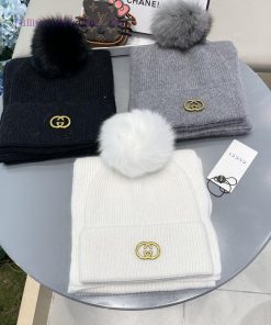 GucciGUCCI classic set hat with fox fur ball hat scarf, cashmere rabbit fur quality, warm an25i2m566