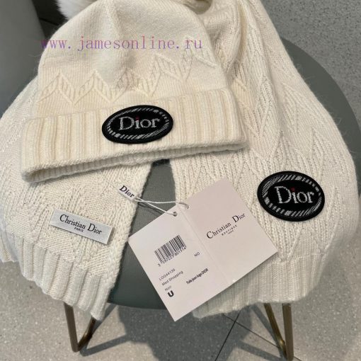The latest wool knitted hat and scarf set on the Dior official website, paired with the bestmf2gw47i - Image 9