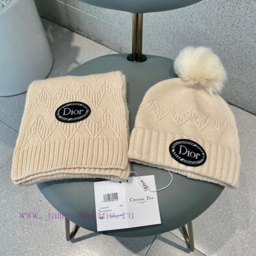 The latest wool knitted hat and scarf set on the Dior official website, paired with the bestk7i2r1je