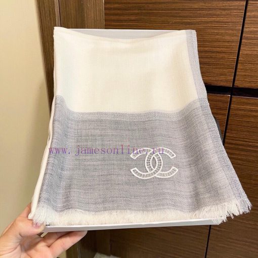 On arrival, the new Chanel cashmere scarf has a great hand feel and top-notch quality. It isb6s90iak - Image 3