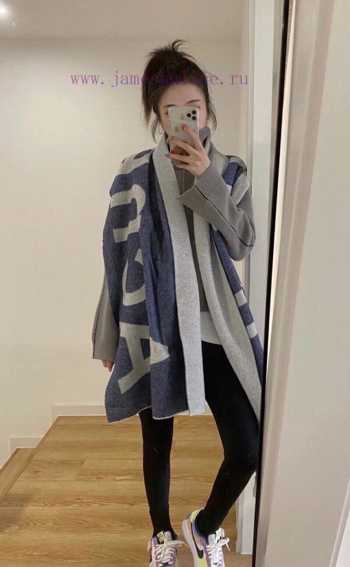 The acne large letter shawl is the hottest item of the year, produced by the original factorj4br3pgx