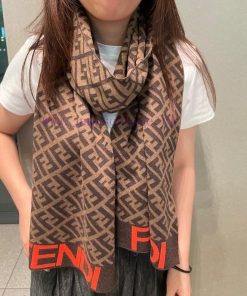 Classic FF letter element scarf, also a fun item just launched ‼ This year's Fendi is also tfrr4p391