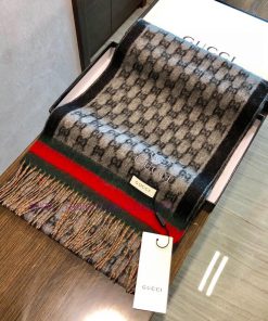 Gucci's very nice scarf~Love the fabric, soft and sticky feel, very soft and delicate, comfojo1qncbs