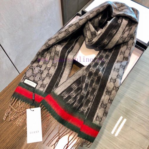 Gucci's very nice scarf~Love the fabric, soft and sticky feel, very soft and delicate, comfojo1qncbs - Image 4