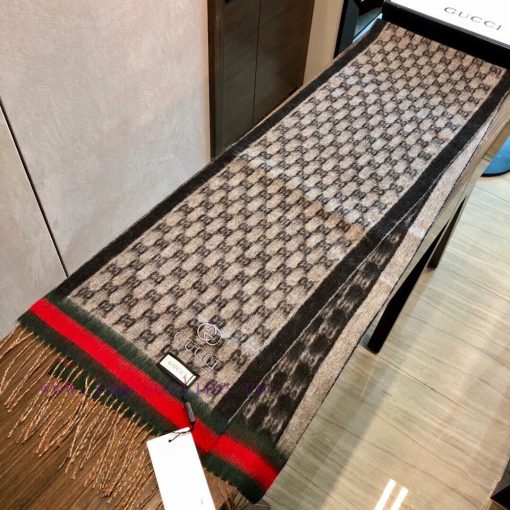 Gucci's very nice scarf~Love the fabric, soft and sticky feel, very soft and delicate, comfojo1qncbs - Image 5