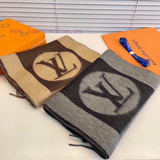 A commemorative scarf from LV, practical and trendy, with a full artistic sense in its transzm9ecjai - Image 3