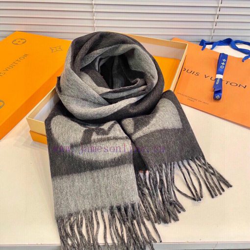 A commemorative scarf from LV, practical and trendy, with a full artistic sense in its transzm9ecjai - Image 7