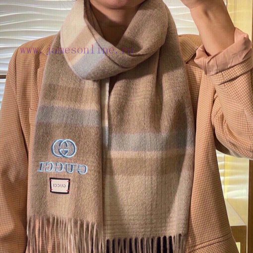 The hot selling Gucci classic unisex scarf has arrived. The soft and comfortable scarf bring7j5b0zv7