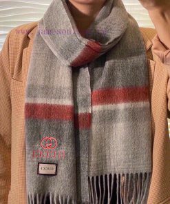 The hot selling Gucci classic unisex scarf has arrived. The soft and comfortable scarf bringdbkm23ng