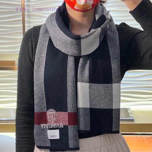 Burberry Tb scarf top of the line cashmere scarf is a hit! The real product is truly beautifuxe2ncvx - Image 2