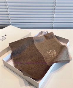 Rare high-end men's clothing, family benefits LOEWE embroidery 🪡 A very nice men's scarf~I l8dljphe6