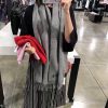 YSL Saint Laurent 100% Cashmere Edition has a hand feel that is so good that it is rare to s2w4nz5x0