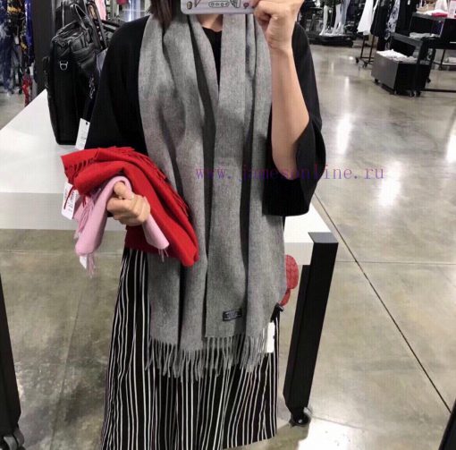 YSL Saint Laurent 100% Cashmere Edition has a hand feel that is so good that it is rare to s2w4nz5x0