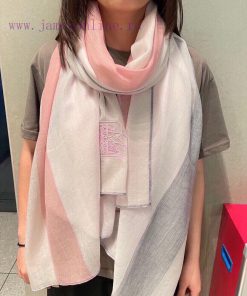 Burberry's classic synchronized ultra-thin cashmere plaid shawl is a must-have item for wardh83gf67r